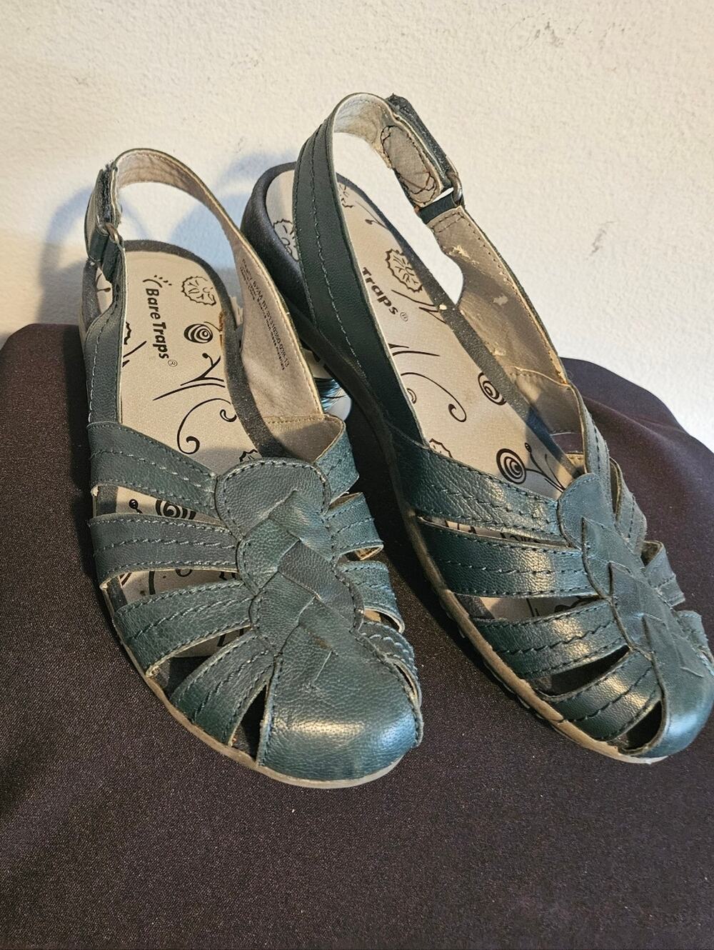 BareTraps Woman's denim blue sandals Size 6.5